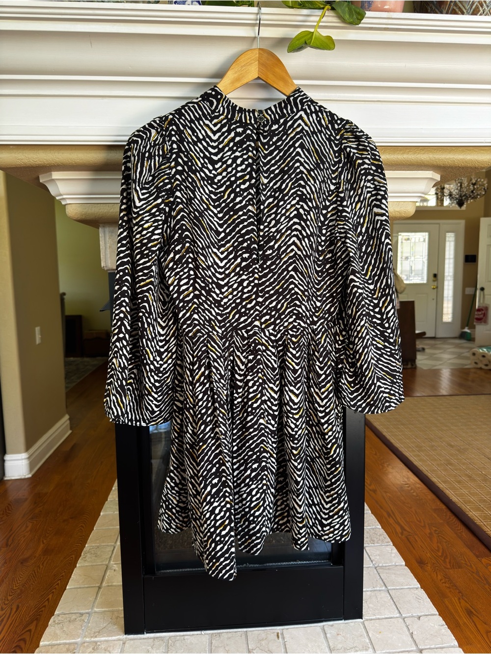 Traffic People Abstract Mini Dress Gold Detail Pleated Wedding Guest Small - Picture 4 of 6